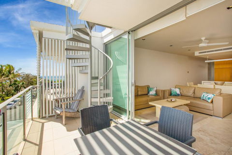 Unit 203 Plantation - Rainbow Beach, Plantation Resort Top Floor, Aircon, Free Wi-Fi - Accommodation Whitsundays 0