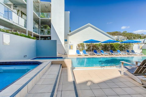 Unit 203 Plantation - Rainbow Beach, Plantation Resort Top Floor, Aircon, Free Wi-Fi - Accommodation Whitsundays 3