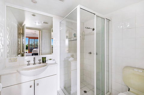 Unrivaled Ocean And City Views From Resort Style 3bed With Garden - Accommodation Whitsundays 2