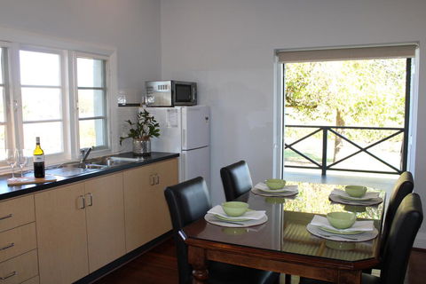 Upper Reach Spa Cottage - Accommodation Whitsundays 3