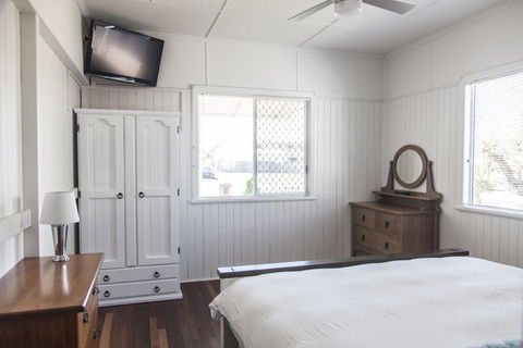 Urangan Harbour Cottage - Accommodation Whitsundays 2