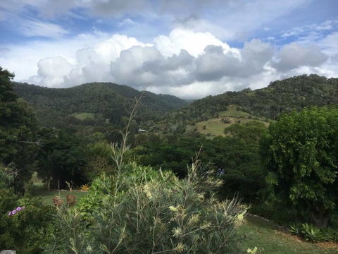 Valley View Cottages - Accommodation Whitsundays 0