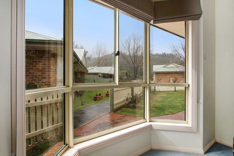 Valley View Townhouse - On The RAIL TRAIL - Accommodation Whitsundays 3