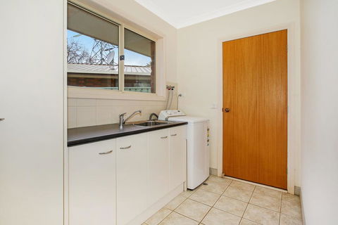 Valley View Townhouse - On The RAIL TRAIL - Accommodation Whitsundays 2