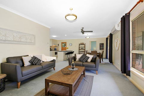 Valley View Townhouse - On The RAIL TRAIL - Accommodation Whitsundays 0