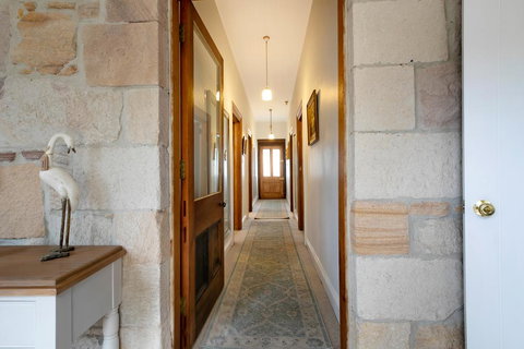 Victoria Cottage - Accommodation Whitsundays 3