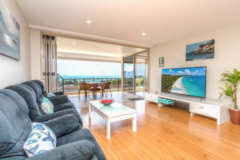 VIEWS ON ELSHEBY - Accommodation Whitsundays 0