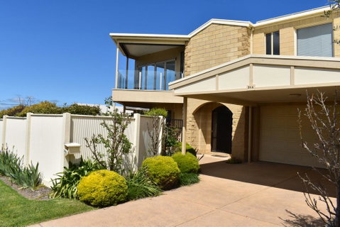 VIEWS FOREVER - INVERLOCH - Accommodation Whitsundays 0