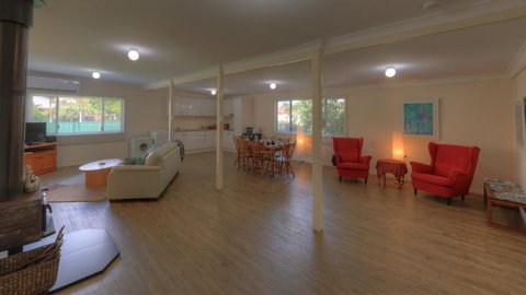 Village Stays Coldstream Gallery Bungalow - Accommodation Whitsundays 1