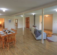 Village Stays Coldstream Gallery Bungalow - Accommodation Whitsundays