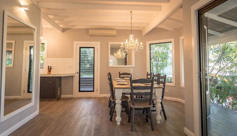 Vintage Inspired Three Bedroom Home- Heated Pool! - Accommodation Whitsundays 2