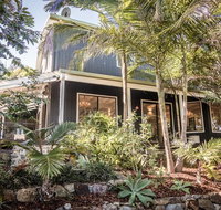 Vintage Inspired Three Bedroom Home- Heated Pool - Accommodation Whitsundays