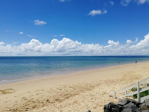 Walk To Beach Queenslander HOME In CBD Hervey Bay - Accommodation Whitsundays 0