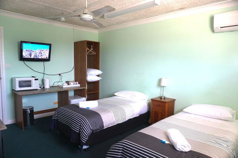 Warners Bay Hotel - Accommodation Whitsundays 3
