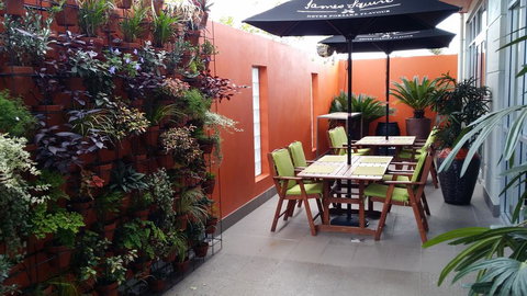 Warners Bay Hotel - Accommodation Whitsundays 1