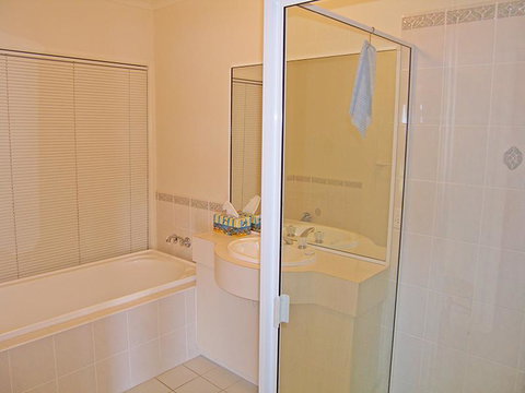 Water View House @ Orient Point - Accommodation Whitsundays 3