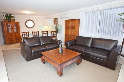 Waterfront On Manly Harbour - Accommodation Whitsundays 2