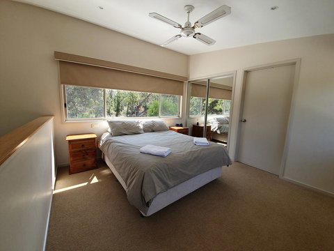 Waterfront Retreat At Wattle Point - Accommodation Whitsundays 3