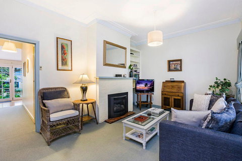 Edge17 Port Fairy Wharf - Accommodation Whitsundays 0