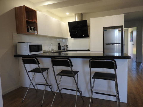 Phillip Island Towers - Accommodation Whitsundays 18