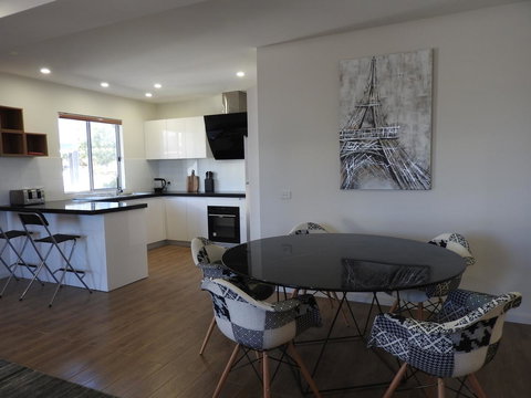 Phillip Island Towers - Accommodation Whitsundays 17