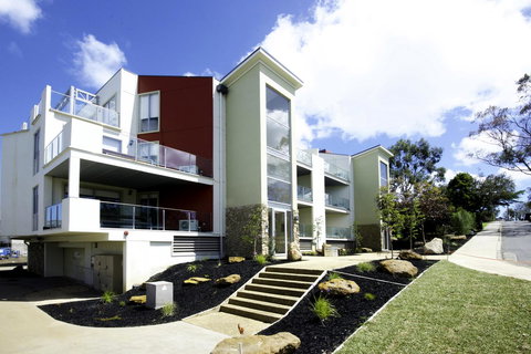 Phillip Island Towers - Accommodation Whitsundays 0