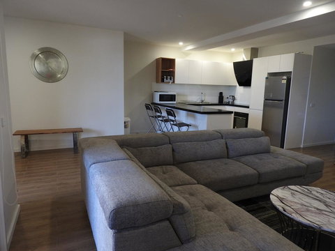 Phillip Island Towers - Accommodation Whitsundays 21