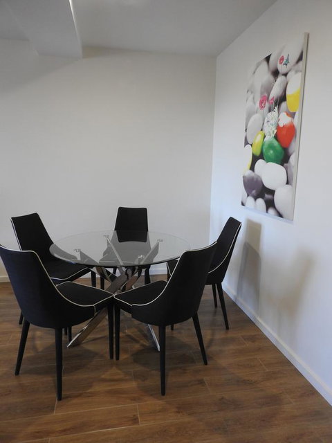 Phillip Island Towers - Accommodation Whitsundays 9