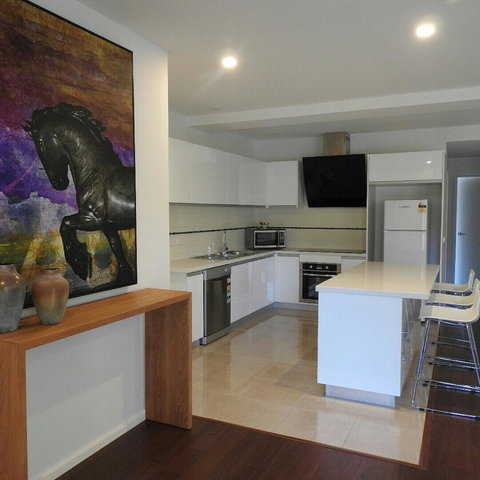 Phillip Island Towers - Accommodation Whitsundays 26