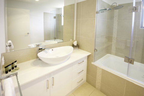 Phillip Island Towers - Accommodation Whitsundays 10