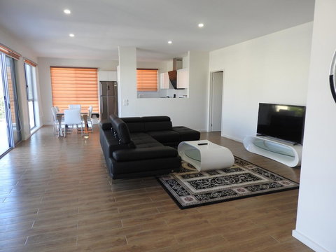 Phillip Island Towers - Accommodation Whitsundays 14