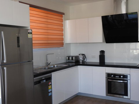 Phillip Island Towers - Accommodation Whitsundays 13