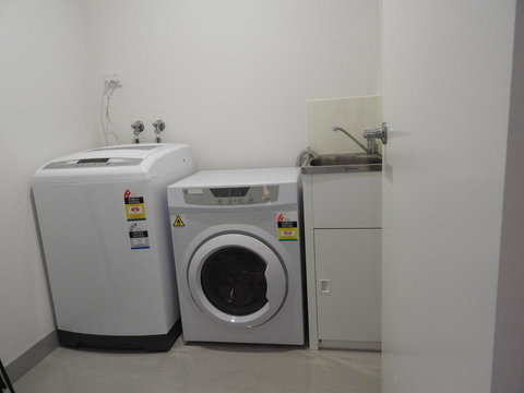 Phillip Island Towers - Accommodation Whitsundays 12