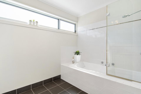 Bask At The Glade - Rejuvenate Stays - Accommodation Whitsundays 5