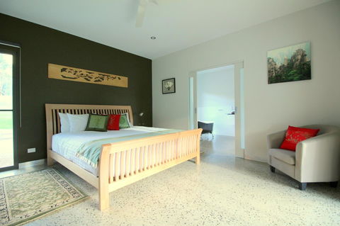 3 Bells Alpine Cottage - Accommodation Whitsundays 9
