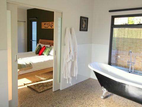 3 Bells Alpine Cottage - Accommodation Whitsundays 8