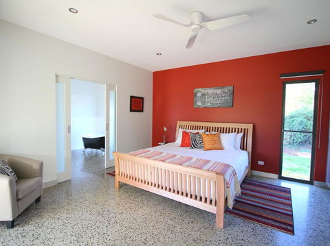 3 Bells Alpine Cottage - Accommodation Whitsundays 7