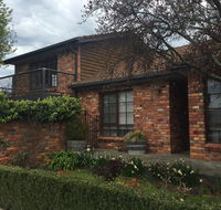 Bricks and Roses - Accommodation Whitsundays
