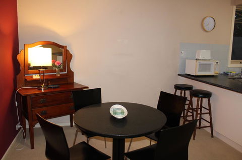Australian Home Away @ Box Hill 2 Bedroom - Accommodation Whitsundays 9