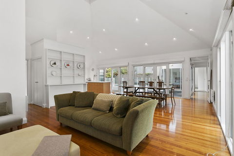 Perfect Blairgowrie Beach House - Accommodation Whitsundays 4
