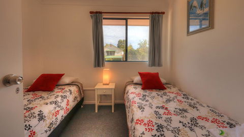 Dolphin Waters - Accommodation Whitsundays 6