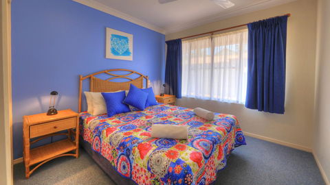 Dolphin Waters - Accommodation Whitsundays 12