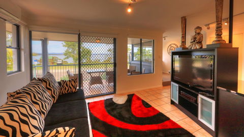 Dolphin Waters - Accommodation Whitsundays 7