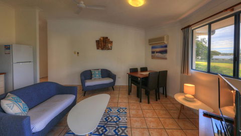 Dolphin Waters - Accommodation Whitsundays 3
