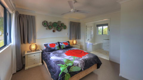 Dolphin Waters - Accommodation Whitsundays 5