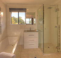 Dolphin Waters - Accommodation Whitsundays