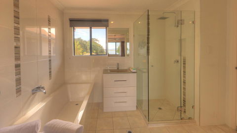 Dolphin Waters - Accommodation Whitsundays 0