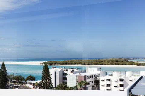 Ocean Views Resort Caloundra - Accommodation Whitsundays 8