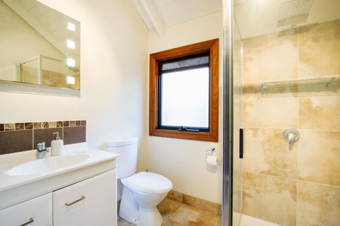 Airlie Beach Eco Cabins - Adults Only - Accommodation Whitsundays 22