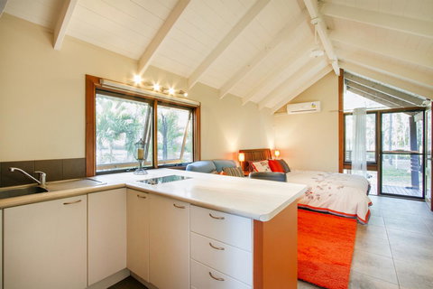 Airlie Beach Eco Cabins - Adults Only - Accommodation Whitsundays 12